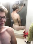Muscle Geek Ben Shares His Selfies porn