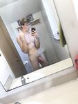 Muscle Geek Ben Shares His Selfies porn