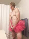 Muscle Geek Ben Shares His Selfies porn