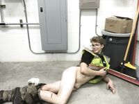 Muscle Geek Ben Shares His Selfies porn