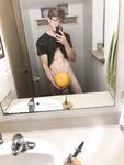 Muscle Geek Ben Shares His Selfies porn