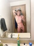 Muscle Geek Ben Shares His Selfies porn